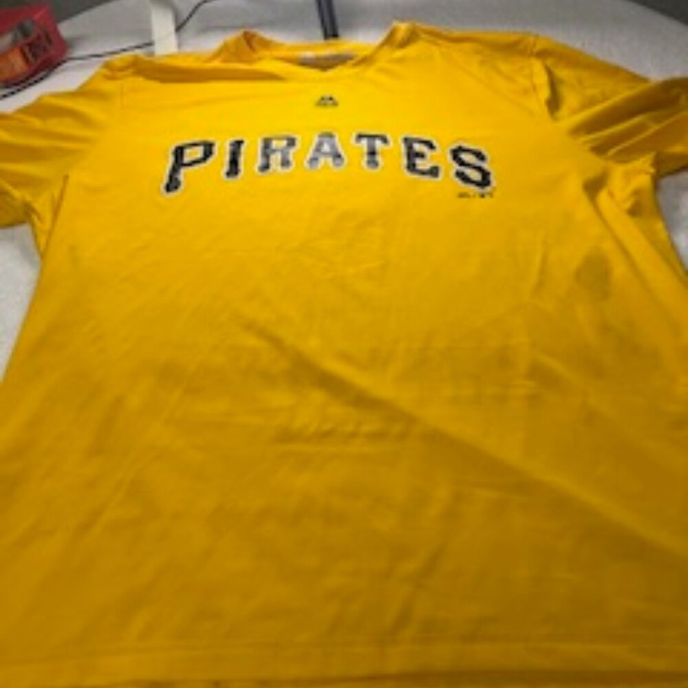 Pittsburgh Pirates majestic evolution t-shirt size XL. Dry wick material